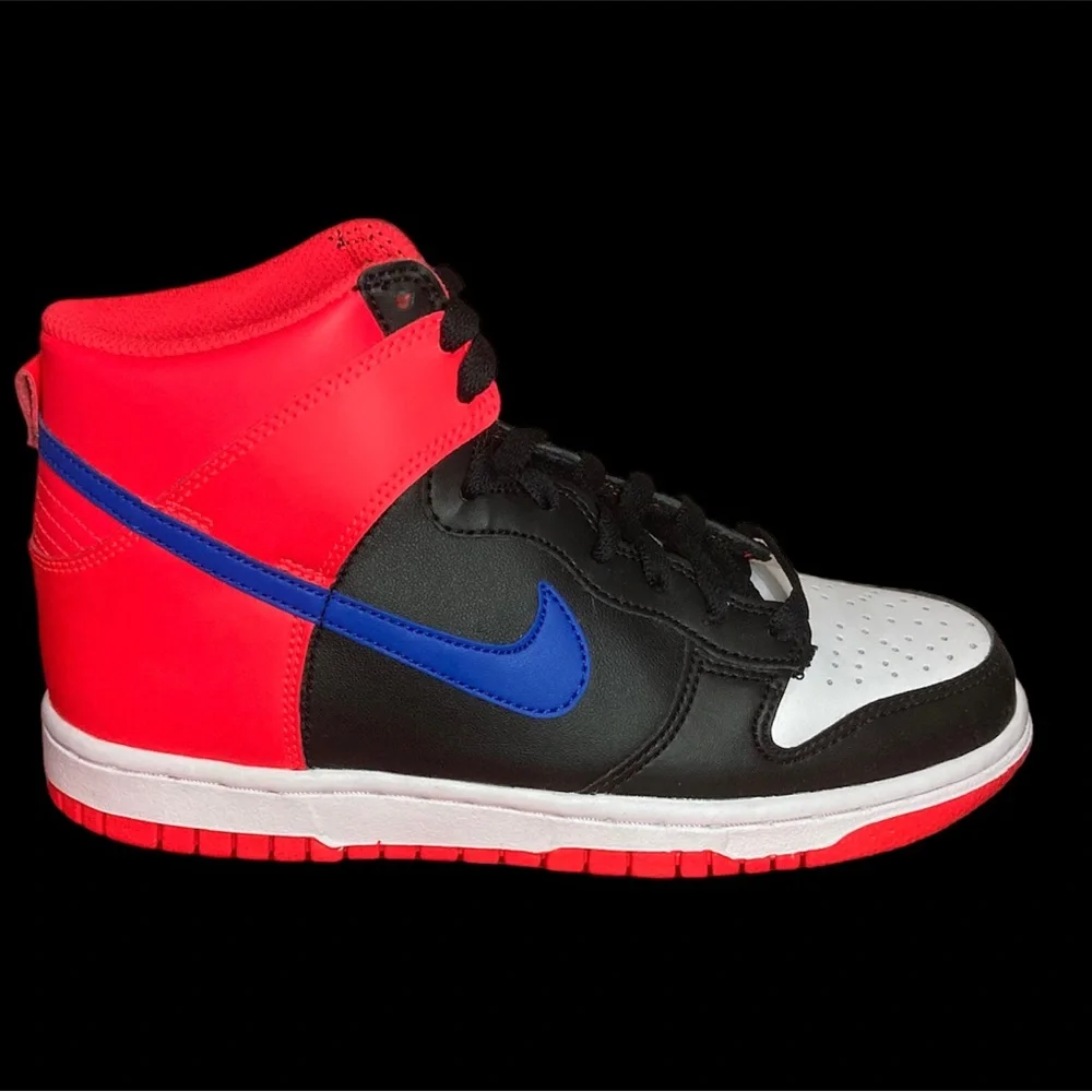 NIKE DUNK HIGH (GS) KNICKS SHOES - Picture 1 of 8